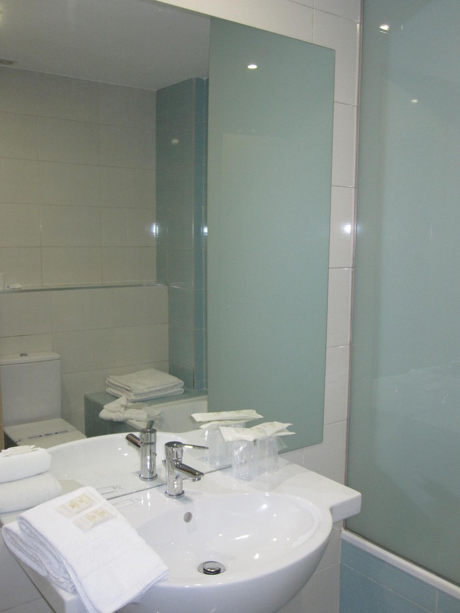 Fontana Plaza 3*